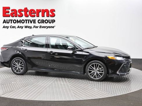 Used 2022 Toyota Camry XLE FWD image 4