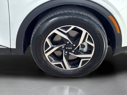 Used 2024 Kia Sportage LX image 9