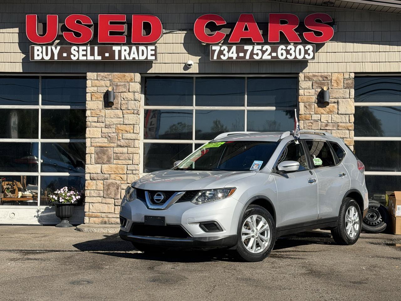 Used 2016 Nissan Rogue SV FWD image 1