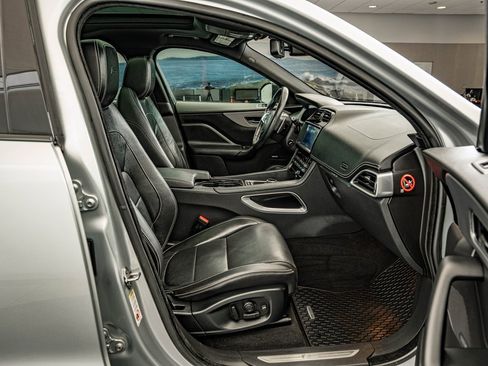 Used 2017 Jaguar F-PACE S image 34