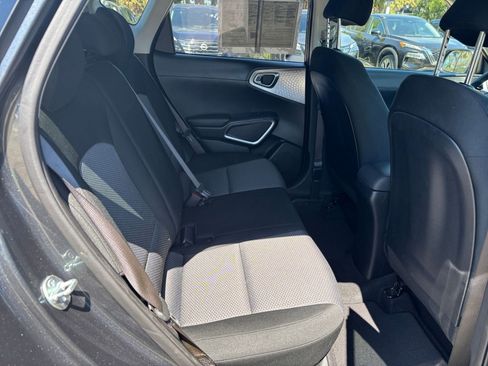 Used 2025 Kia Soul LX w/ LX Technology Package FWD image 24