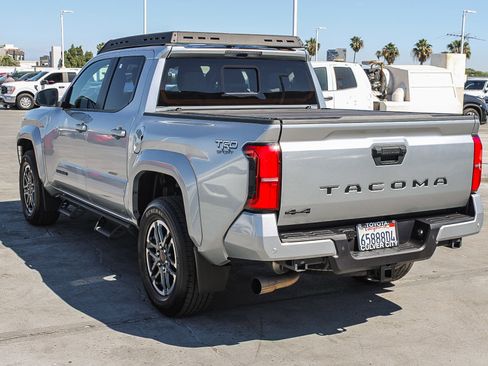 Used 2024 Toyota Tacoma TRD Sport w/ TRD Sport Upgrade Package image 7