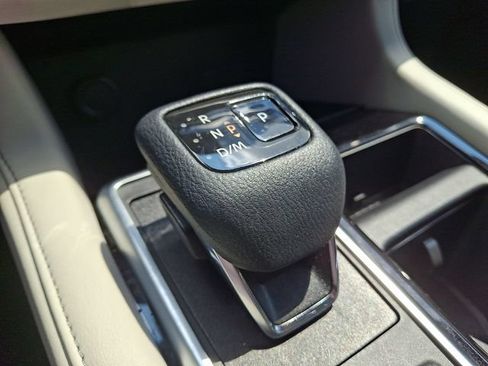 Used 2022 Nissan Pathfinder SL AWD/4WD image 17