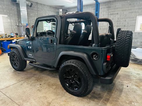 Used 2005 Jeep Wrangler X w/ Tire & Wheel Group (Ecco) AWD/4WD image 4