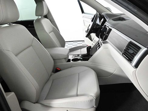 Certified 2023 Volkswagen Atlas SE w/ Panoramic Sunroof Package FWD image 13