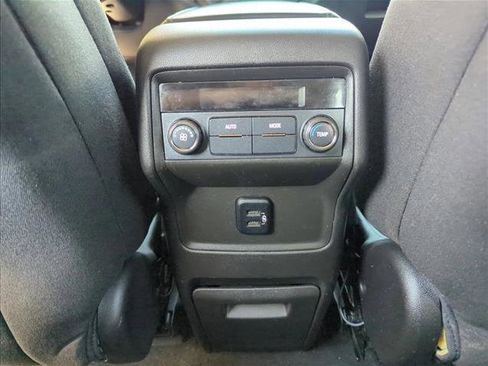 Used 2018 GMC Acadia SLE image 21