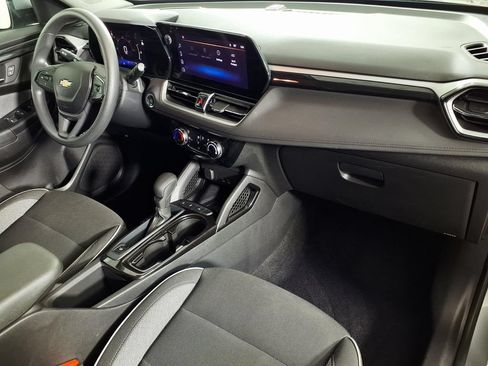 Used 2025 Chevrolet TrailBlazer LT FWD image 13