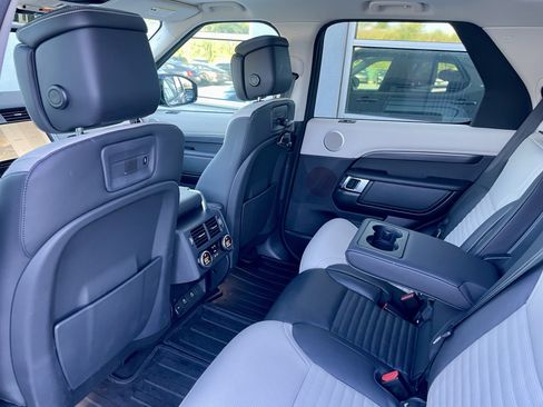 Certified 2025 Land Rover Discovery Metropolitan Edition AWD/4WD image 30