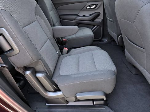 Certified 2023 Chevrolet Traverse LT FWD image 40