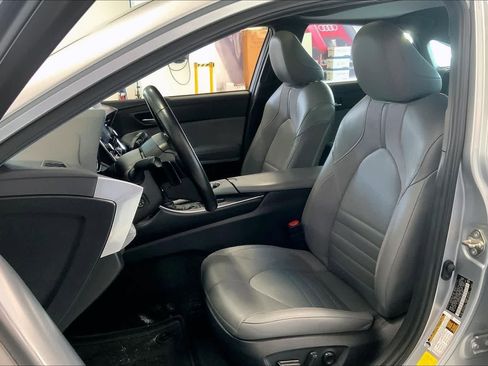 Used 2020 Toyota Avalon Touring w/ Advanced Safety Package image 9