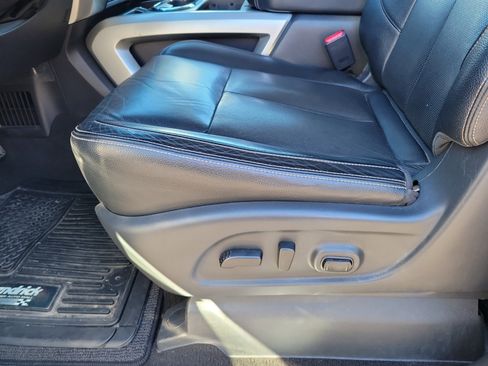 Used 2019 Nissan Titan SL w/ Chrome Package image 5