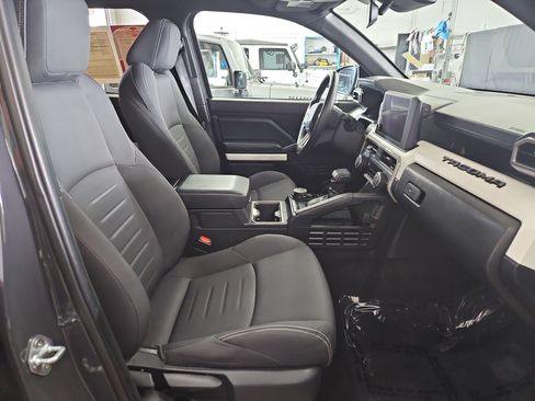 Used 2024 Toyota Tacoma TRD Off-Road AWD/4WD image 9