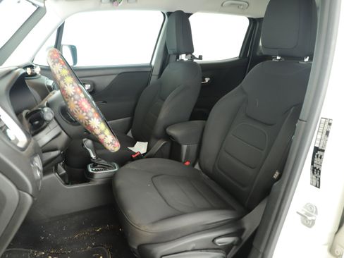 Used 2020 Jeep Renegade Latitude image 6