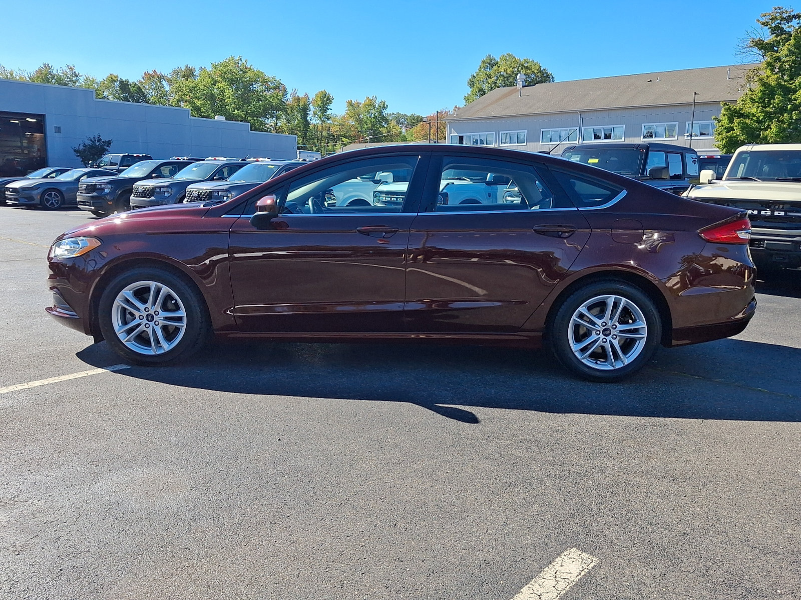 Used 2018 Ford Fusion SE w/ Fusion SE Technology Package FWD image 4