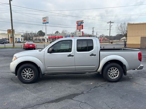 Used 2020 Nissan Frontier SV w/ SV Utility Package image 3