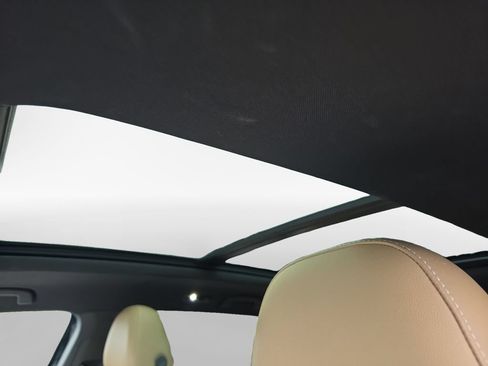 Used 2020 Volkswagen Atlas Cross Sport SE w/ Panoramic Sunroof Package AWD/4WD image 22