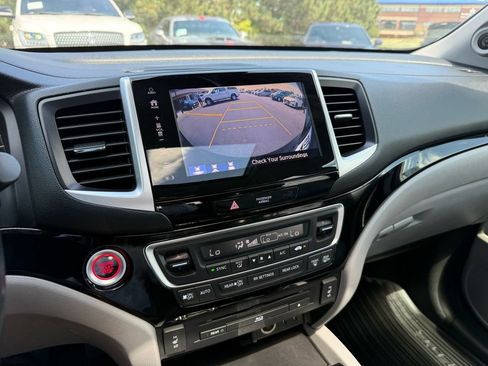 Used 2017 Honda Pilot Touring image 39