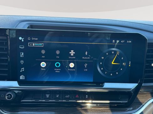 Used 2024 Chevrolet Silverado 3500 LT w/ Convenience Package image 9