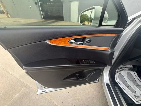 Used 2016 Lincoln MKX Select w/ Select Plus Package AWD/4WD image 22