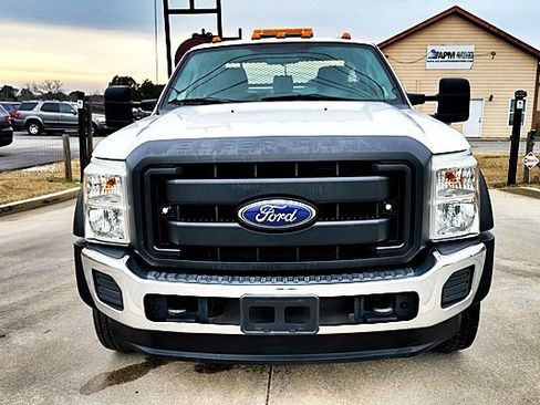Used 2016 Ford F550 2WD Regular Cab Super Duty image 12