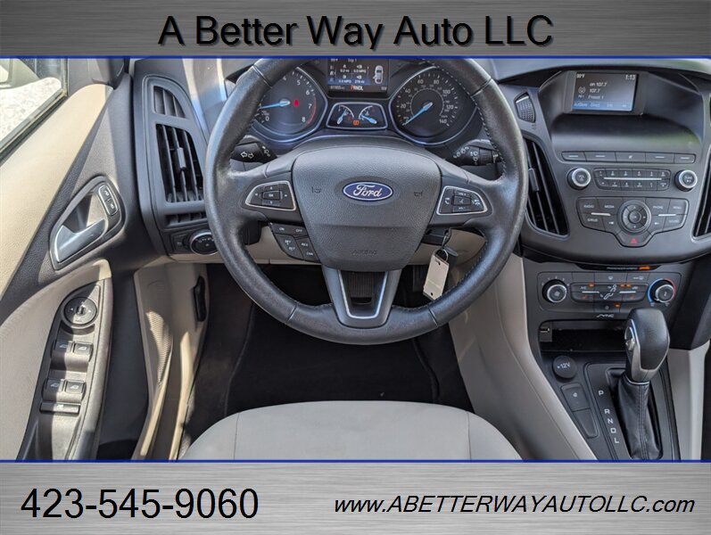 Used 2018 Ford Focus SE w/ Cold Weather Package FWD image 8