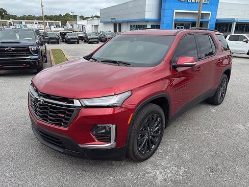 Used 2022 Chevrolet Traverse RS FWD image 2