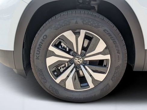Certified 2025 Volkswagen Atlas Cross Sport SE FWD image 10
