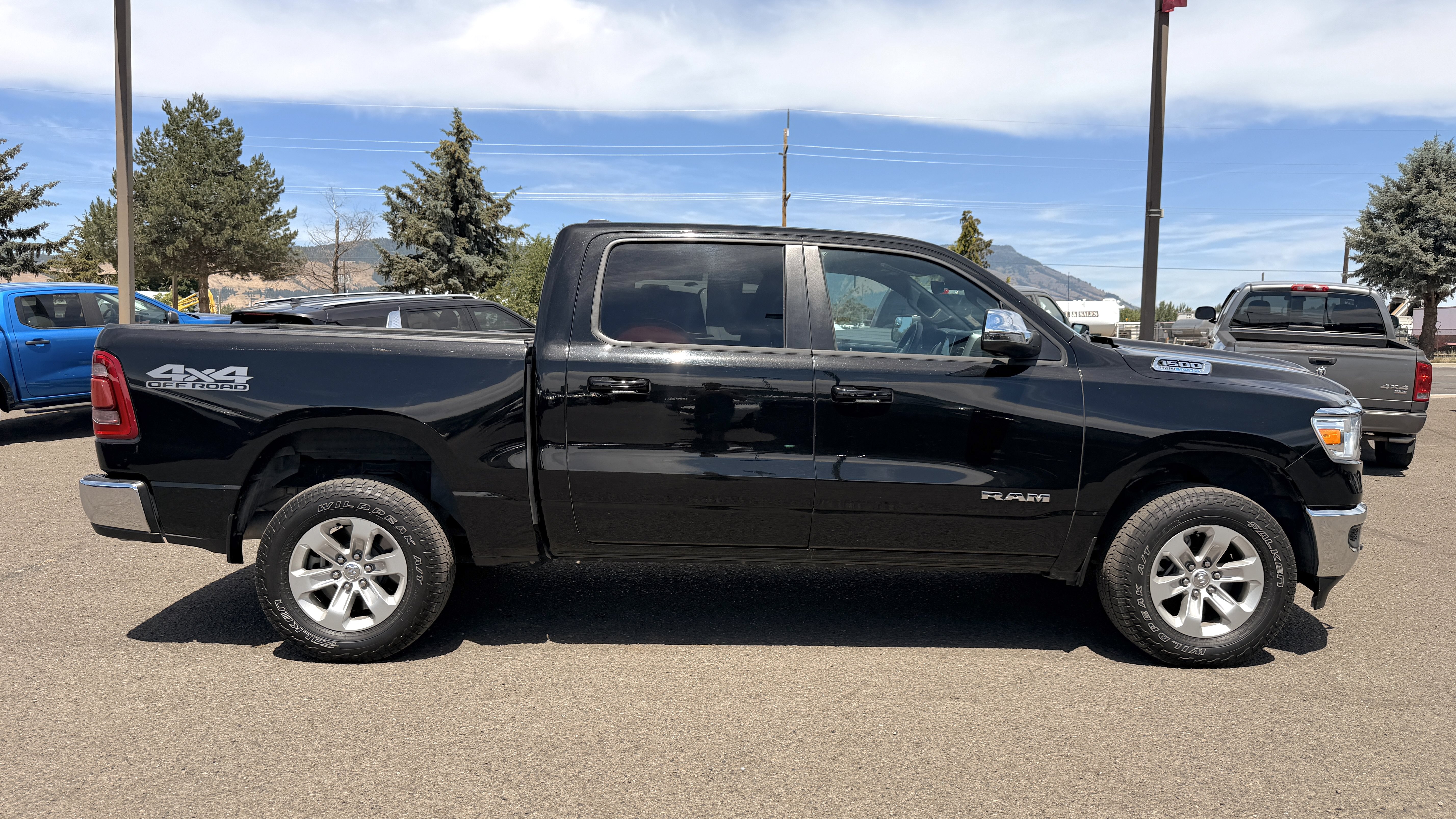 Used 2024 RAM 1500 Laramie w/ Off Road Group AWD/4WD image 8