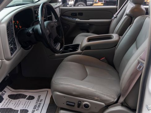 Used 2005 GMC Sierra 2500 SLT w/ Heavy-Duty Power Package image 37