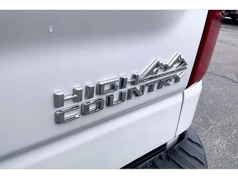 Used 2024 Chevrolet Silverado 1500 High Country w/ High Country Premium Package AWD/4WD image 9