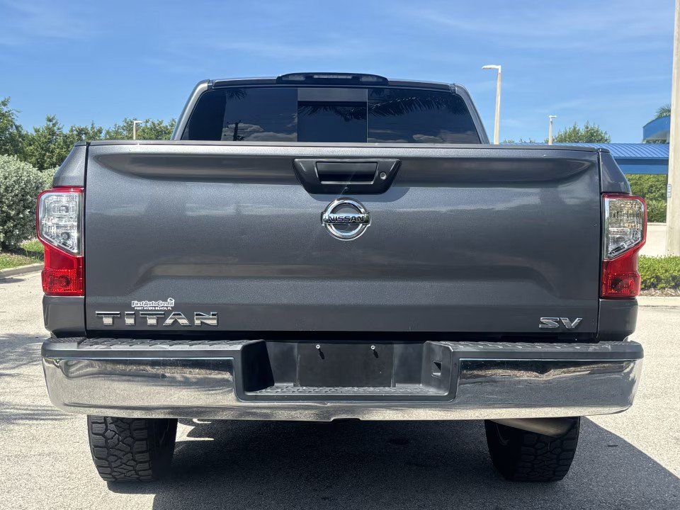 Used 2019 Nissan Titan SV RWD image 7