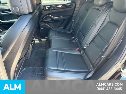 Used 2022 Porsche Cayenne S image 25