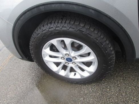 Used 2022 Ford Escape SE w/ Cold Weather Package image 12