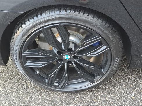 Used 2019 BMW M760i xDrive w/ Luxury Rear Seating Package image 8