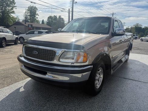 Used 1998 Ford F150 Lariat RWD image 2