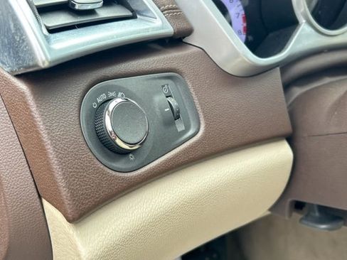 Used 2011 Cadillac SRX Luxury FWD image 23