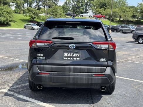 Used 2021 Toyota RAV4 XLE w/ Convenience Package AWD/4WD image 21