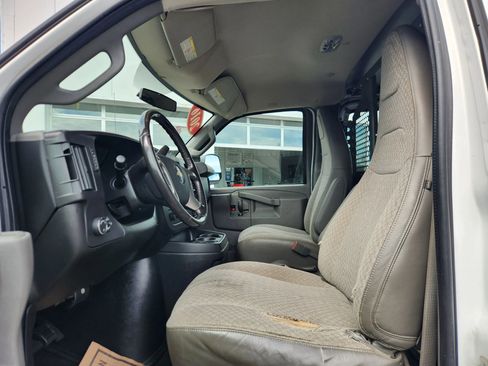 Used 2016 Chevrolet Express 2500 image 25