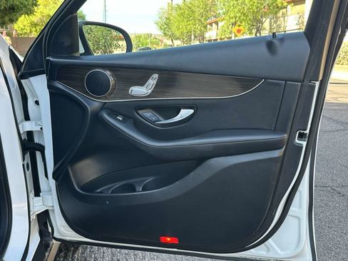 Used 2017 Mercedes-Benz GLC 300 SUV image 37