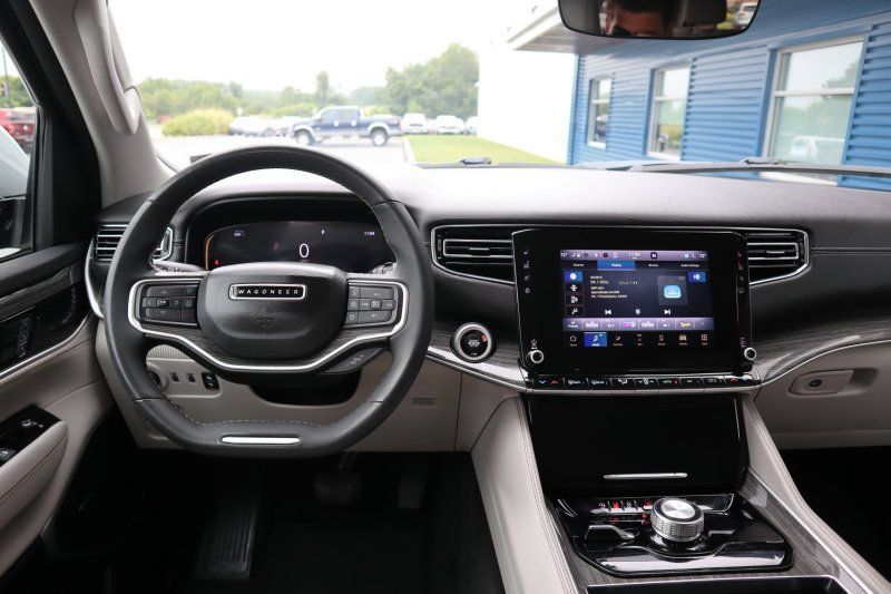 Used 2022 Jeep Wagoneer Series II AWD/4WD image 11