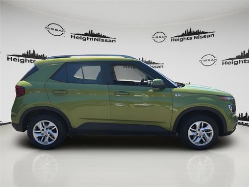 Used 2020 Hyundai Venue SEL FWD image 6