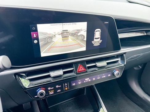 New 2025 Kia Niro EX image 24