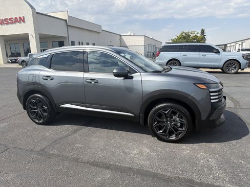 Used 2025 Nissan Kicks SR AWD/4WD image 4