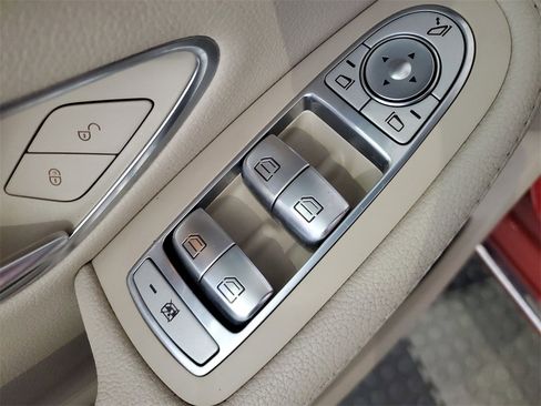 Used 2018 Mercedes-Benz C 300 Sedan image 18