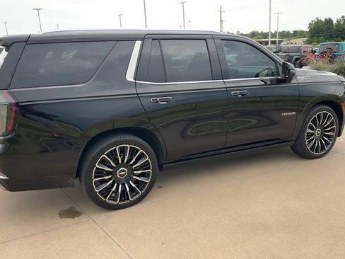 Used 2025 Chevrolet Tahoe High Country AWD/4WD image 9