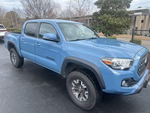 Used 2019 Toyota Tacoma TRD Off-Road w/ Technology Package image 2
