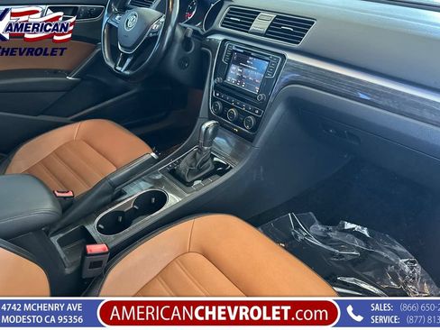 Used 2018 Volkswagen Passat 3.6 SEL Premium FWD image 21