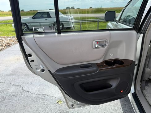 Used 2001 Toyota Highlander Limited FWD image 28