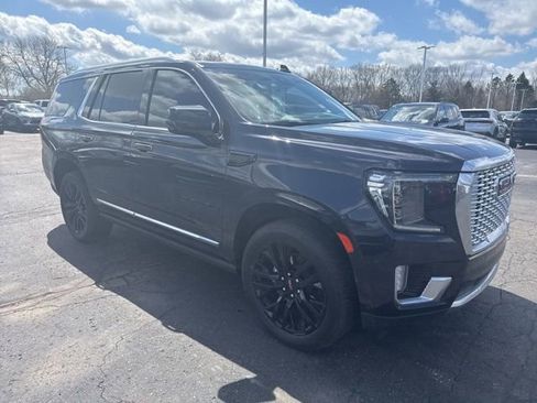 Used 2024 GMC Yukon Denali w/ Advanced Technology Package image 7