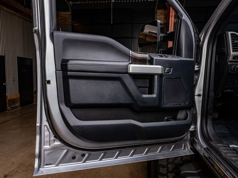 Used 2022 Ford F250 Lariat w/ Black Appearance Package image 36